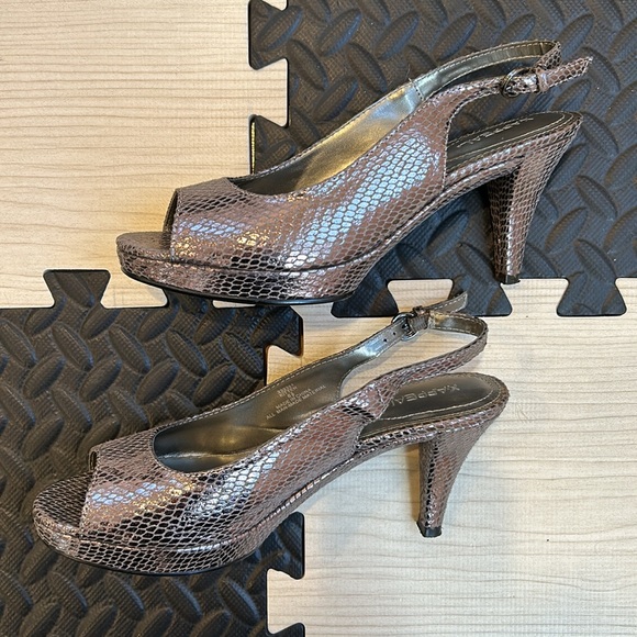 Xappeal womens kitten shoes open toe and ankle silver size 6.5 color pewter - Picture 2 of 8